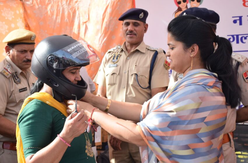  Jaipur Traffic Police and Hockey Wali Sarpanch Neeru Yadav Join Forces for Road Safety Campaign in Jaipur