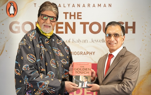  Bollywood megastar and Kalyan Jewellers’ brand ambassador Amitabh Bachchan unveils Mr. T S Kalyanaraman’s autobiography ‘The Golden Touch’